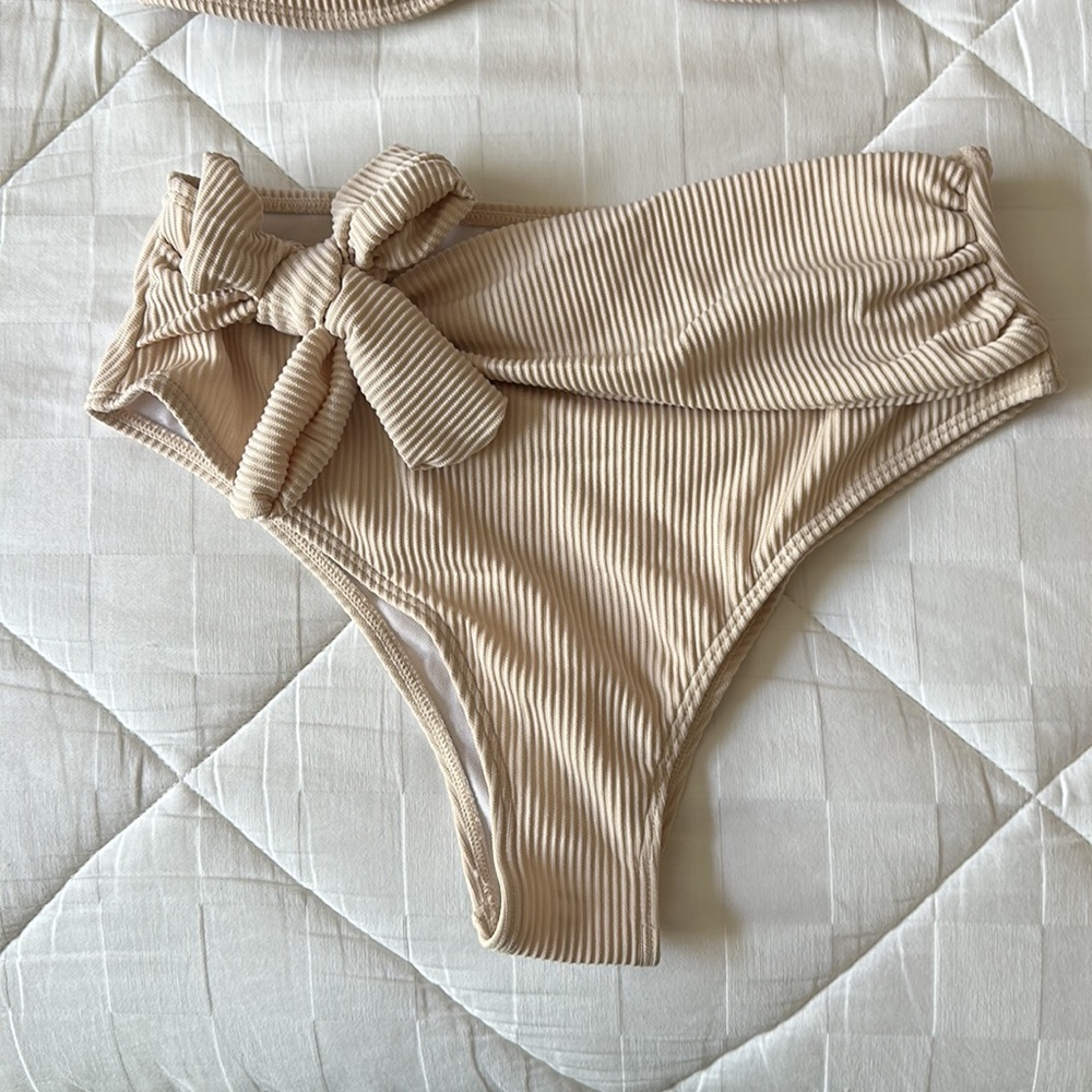 NWT Bandeau Bikini with Pearl Detail - Picture 3 of 3